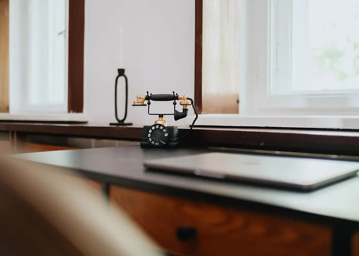 Homely - Library Style , Wooden Walls , Spacious , Friedrichshain Apartamento *