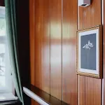 Homely - Library Style , Wooden Walls , Spacious , Friedrichshain 公寓 *