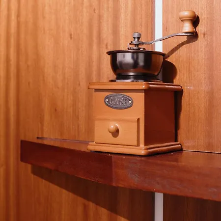 Homely - Library Style , Wooden Walls , Spacious , Friedrichshain * برلين