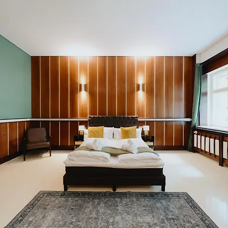 Homely - Library Style , Wooden Walls , Spacious , Friedrichshain