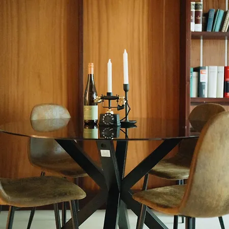 Homely - Library Style , Wooden Walls , Spacious , Friedrichshain