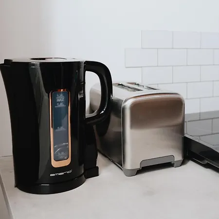 Homely - Library Style , Wooden Walls , Spacious , Friedrichshain
