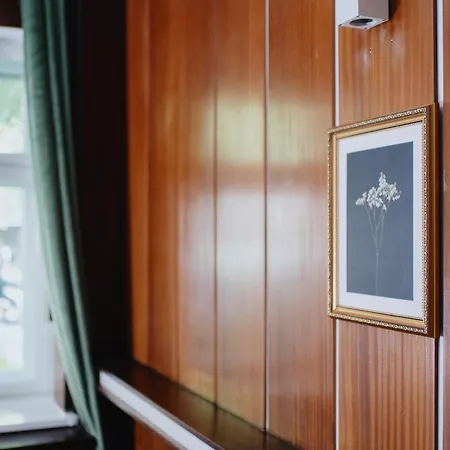 Homely - Library Style , Wooden Walls , Spacious , Friedrichshain Apartman *