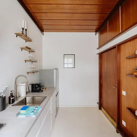 아파트 Homely - Library Style , Wooden Walls , Spacious , Friedrichshain