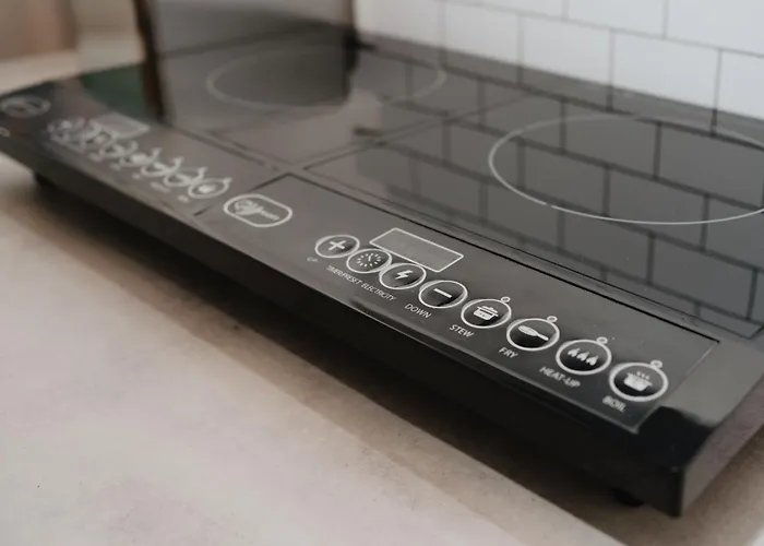 Homely - Library Style , Wooden Walls , Spacious , Friedrichshain *