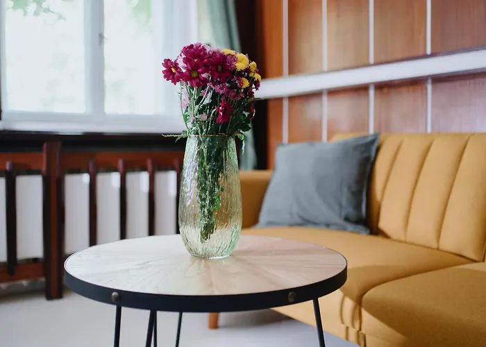 Apartmán Homely - Library Style , Wooden Walls , Spacious , Friedrichshain *