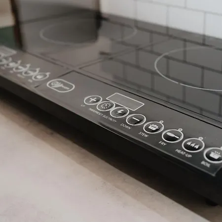 Homely - Library Style , Wooden Walls , Spacious , Friedrichshain *