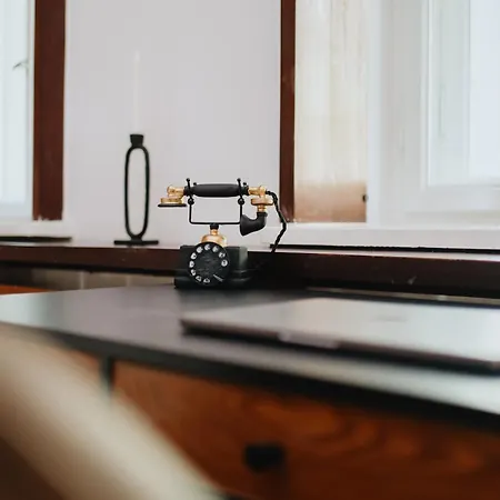 Homely - Library Style , Wooden Walls , Spacious , Friedrichshain Apartament *