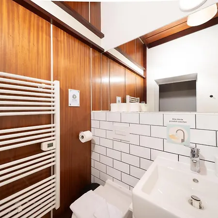 Homely - Library Style , Wooden Walls , Spacious , Friedrichshain Apartament Berlin