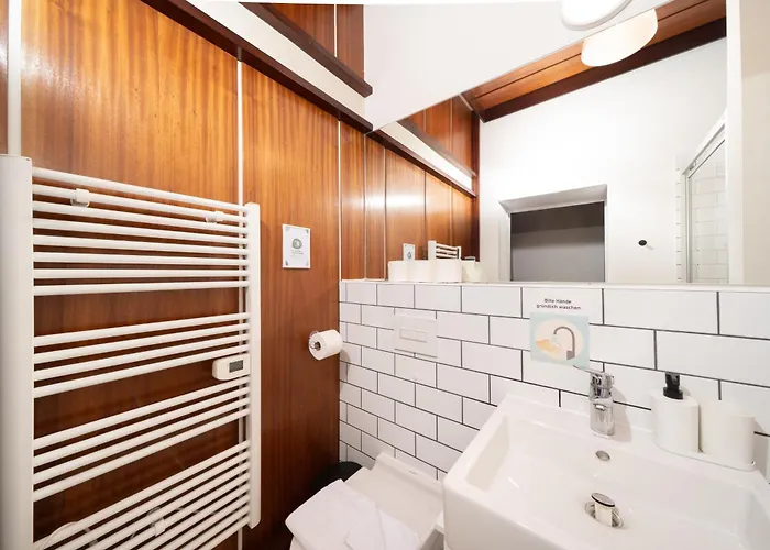 Homely - Library Style , Wooden Walls , Spacious , Friedrichshain Apartment Berlin