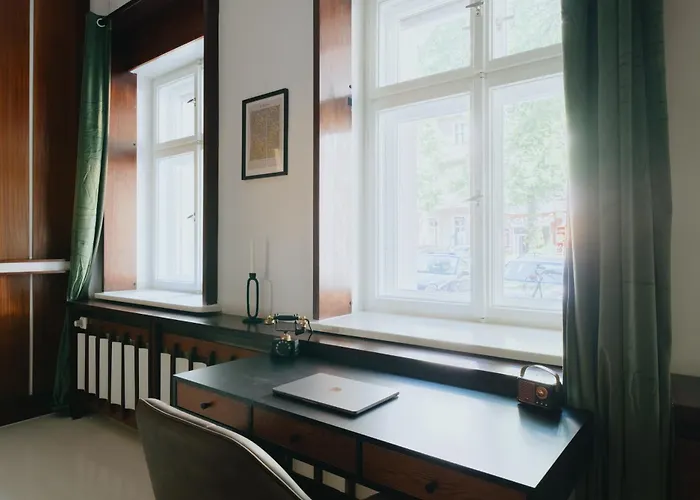 Appartement Homely - Library Style , Wooden Walls , Spacious , Friedrichshain *